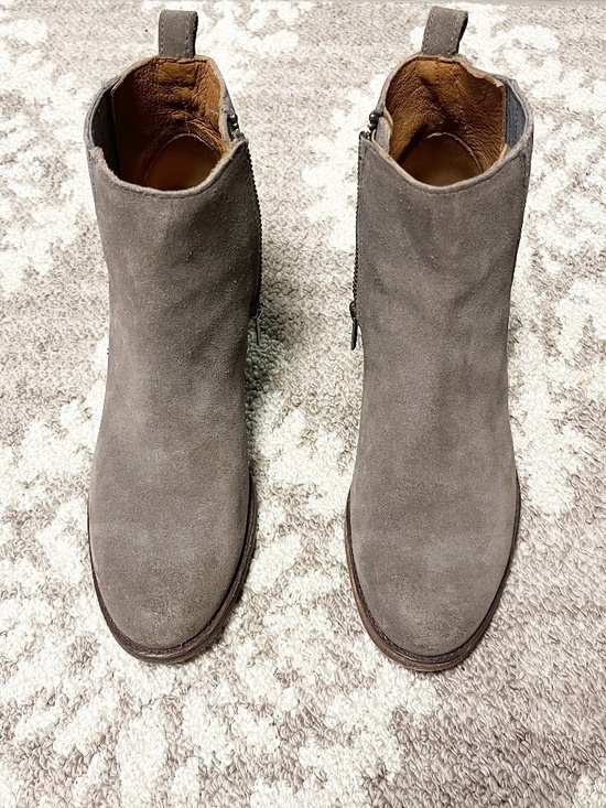 Frye Alton Chelsea Grey Suede Bootie Boot, Women’s size 7, stacked heel - Picture 2 of 10
